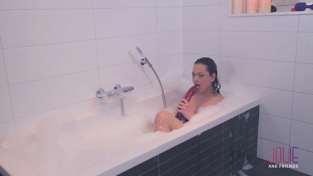 Camilla Jolie / Camilla Taking a Bath